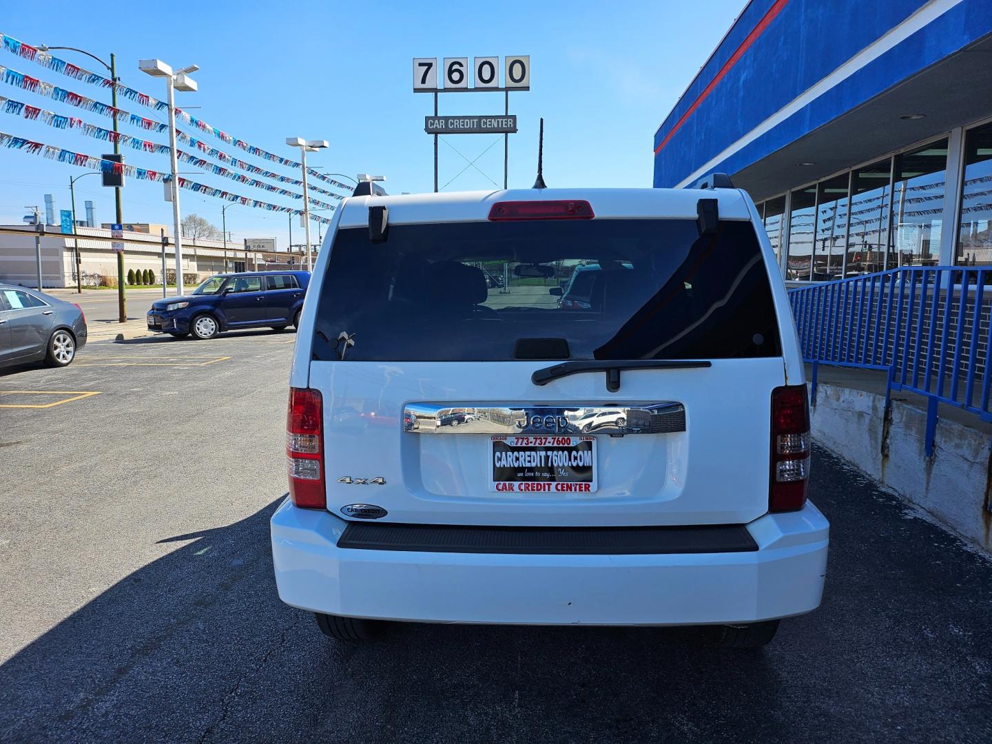 2012 WHITE Jeep Liberty Sport 4WD (1C4PJMAK7CW) with an 3.7L V6 SOHC 12V engine, 4-Speed Automatic transmission, located at 7600 S Western Ave., Chicago, IL, 60620, (773) 918-3980, 0.000000, 0.000000 - Photo#3